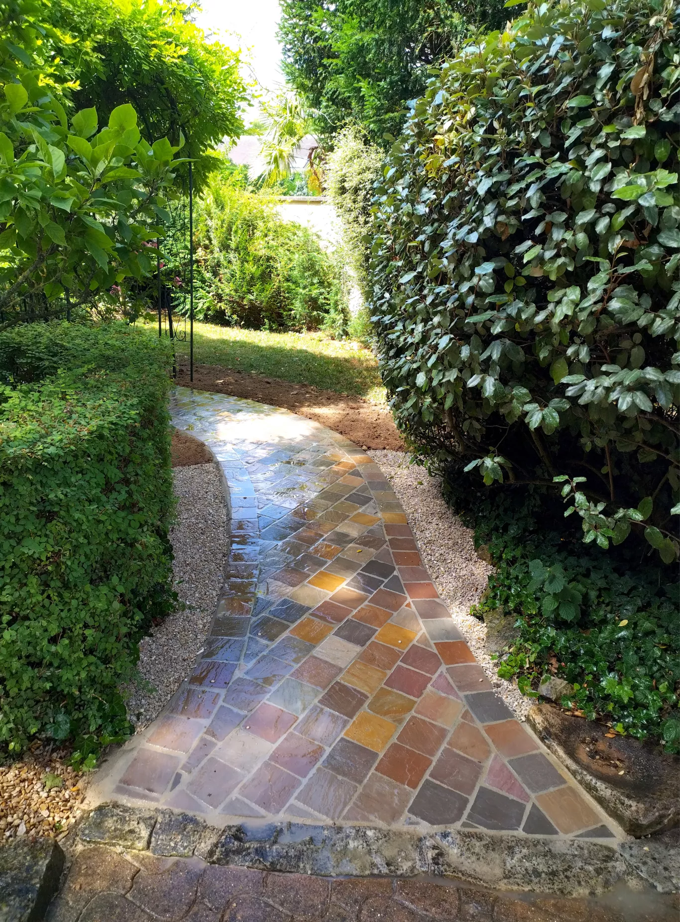 Am&eacute;nagement de cours ext&eacute;rieures & all&eacute;es pi&eacute;tonnes ou carrossables